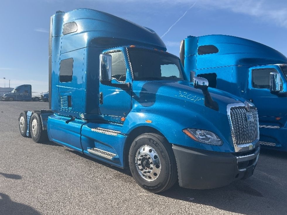 Sleeper Tractor-Heavy Duty Tractors-International-2021-LT625-El Paso-TX-783,560\n\t\tmiles-$ 32,500 - Image 1