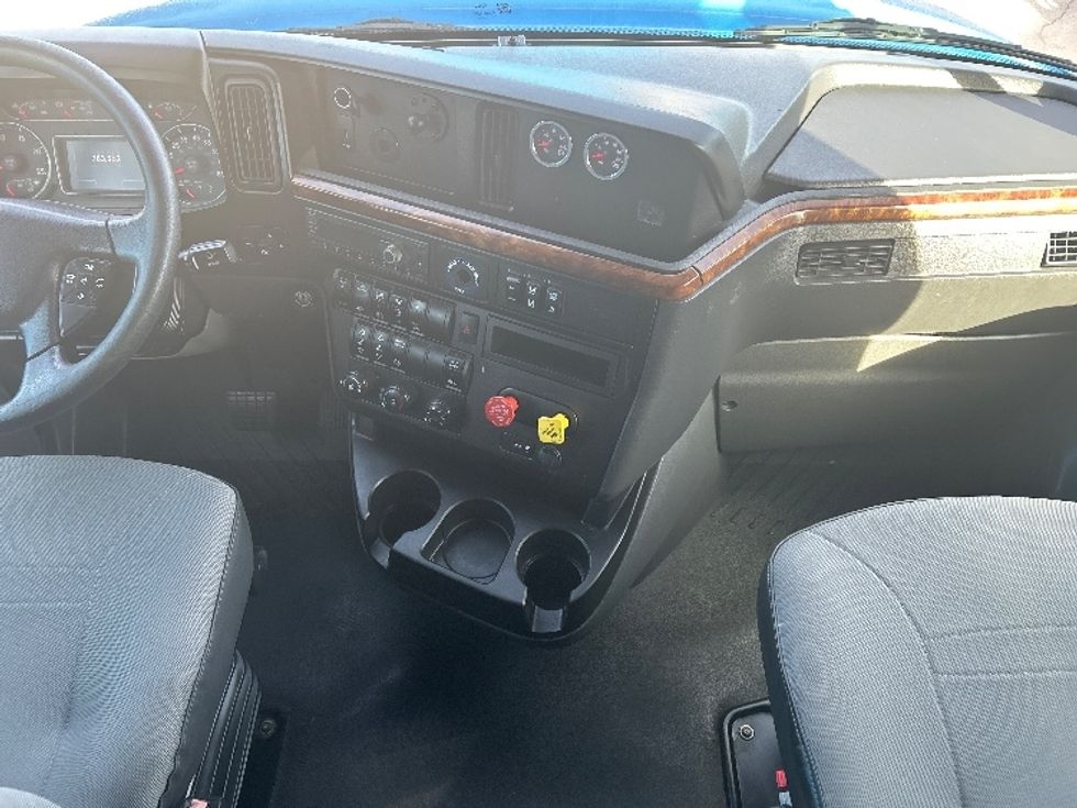 Sleeper Tractor-Heavy Duty Tractors-International-2021-LT625-El Paso-TX-783,560\n\t\tmiles-$ 32,500 - Image 12