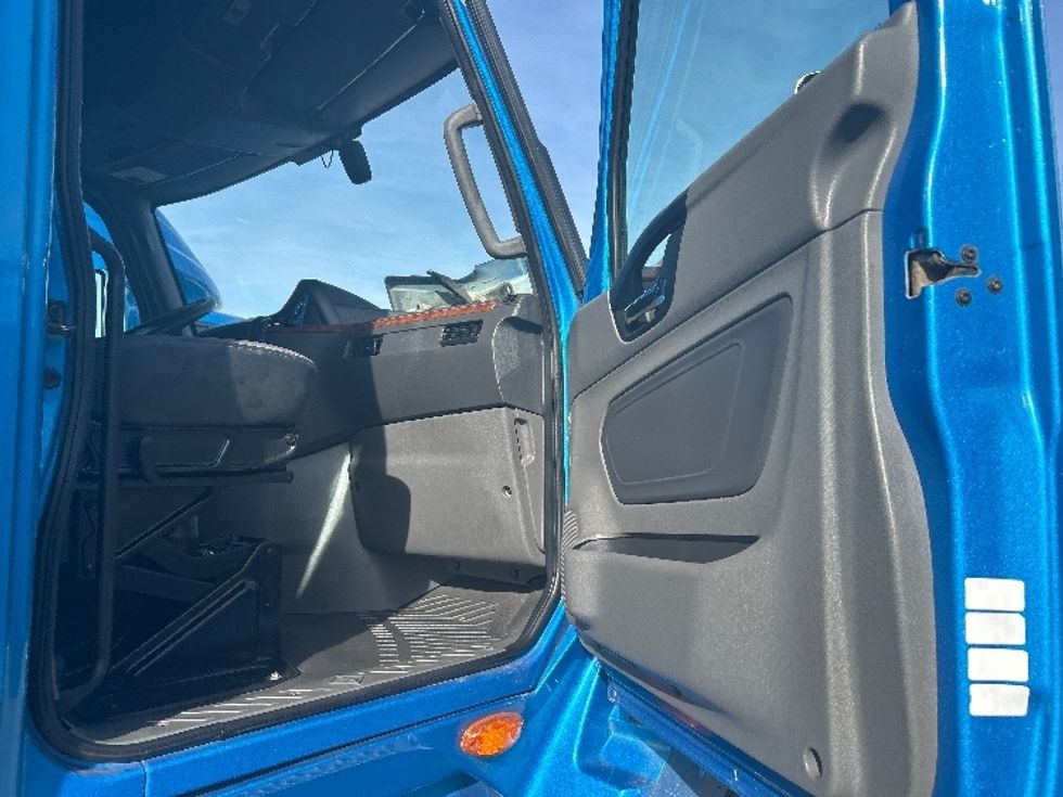 Sleeper Tractor-Heavy Duty Tractors-International-2021-LT625-El Paso-TX-783,560\n\t\tmiles-$ 32,500 - Image 13