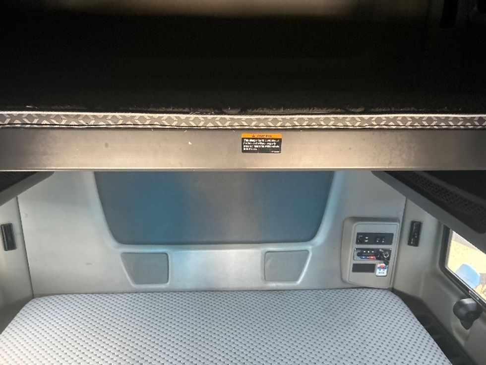 Sleeper Tractor-Heavy Duty Tractors-International-2021-LT625-El Paso-TX-783,560\n\t\tmiles-$ 32,500 - Image 16