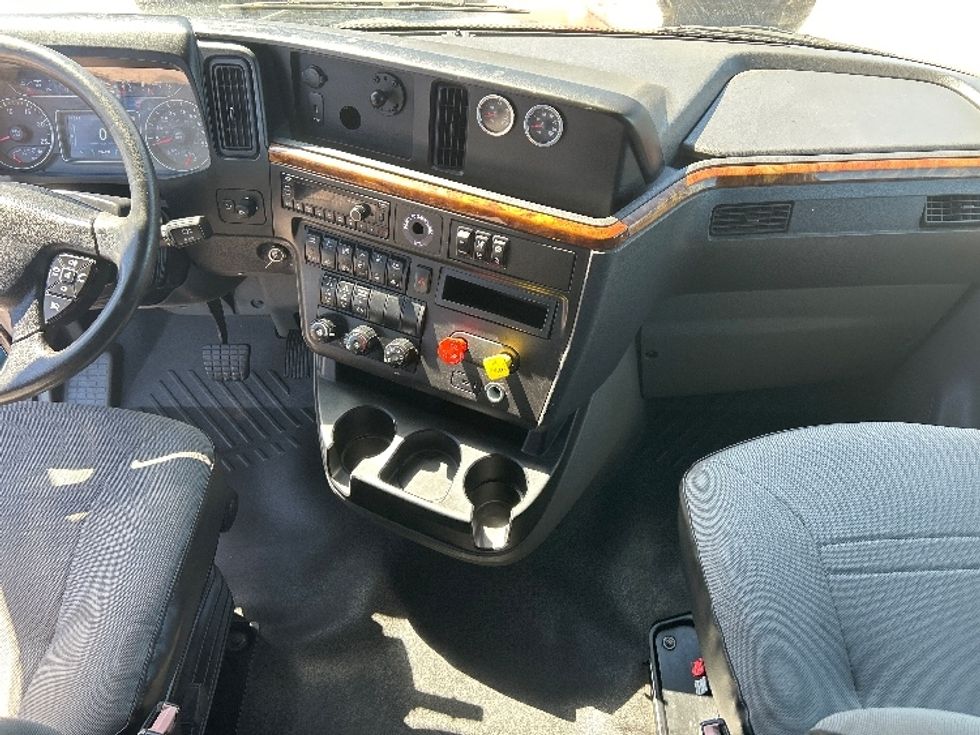 Sleeper Tractor-Heavy Duty Tractors-International-2021-LT625-El Paso-TX-784,272\n\t\tmiles-$ 27,750 - Image 12