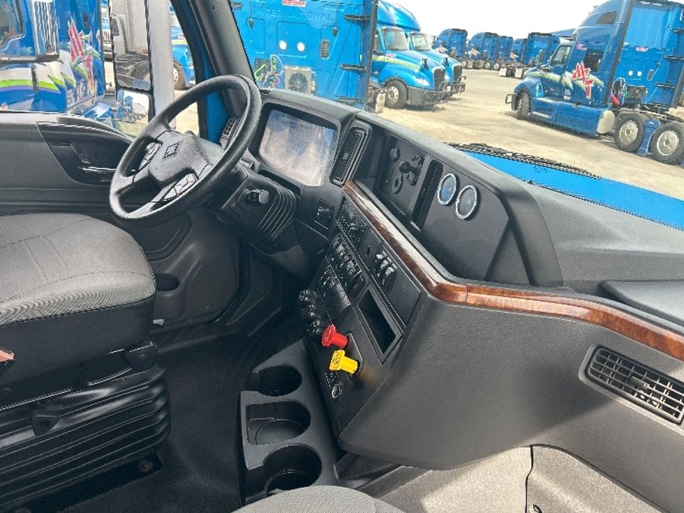 Sleeper Tractor-Heavy Duty Tractors-International-2021-LT625-El Paso-TX-784,322\n\t\tmiles-$ 28,250 - Image 15