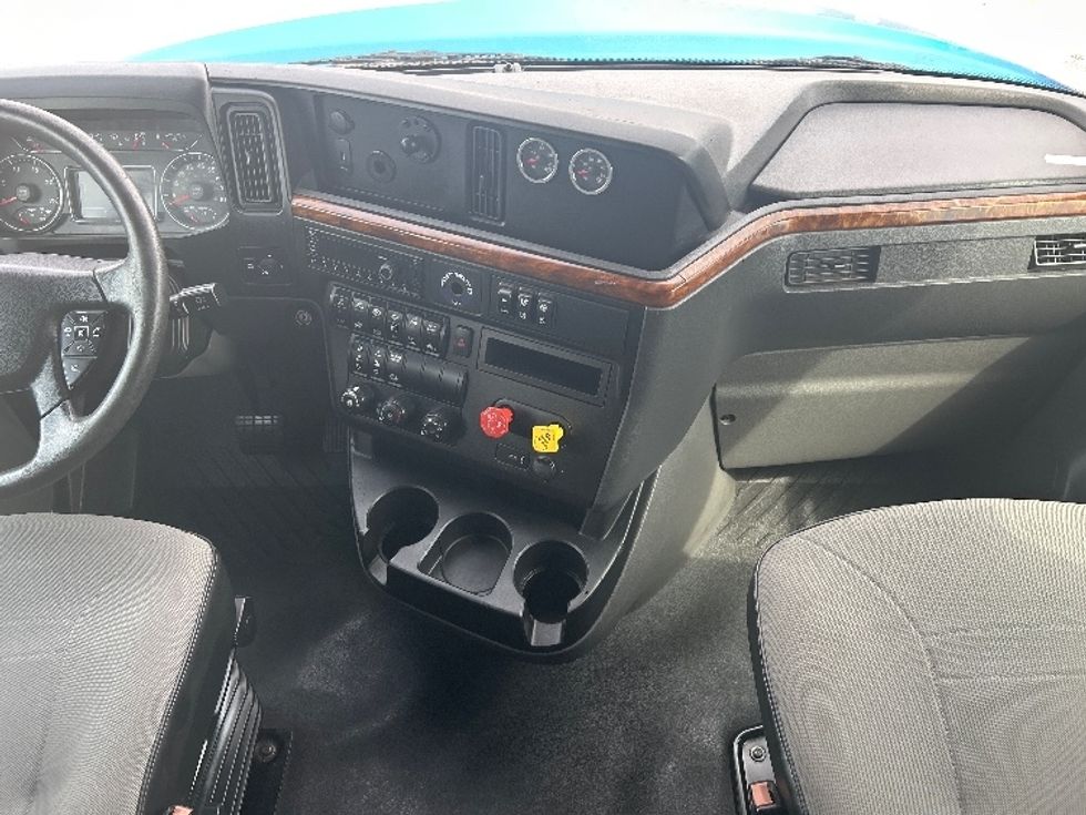 Sleeper Tractor-Heavy Duty Tractors-International-2021-LT625-El Paso-TX-784,603\n\t\tmiles-$ 33,500 - Image 12