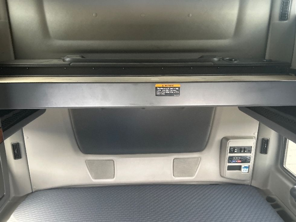 Sleeper Tractor-Heavy Duty Tractors-International-2021-LT625-El Paso-TX-784,603\n\t\tmiles-$ 33,500 - Image 16