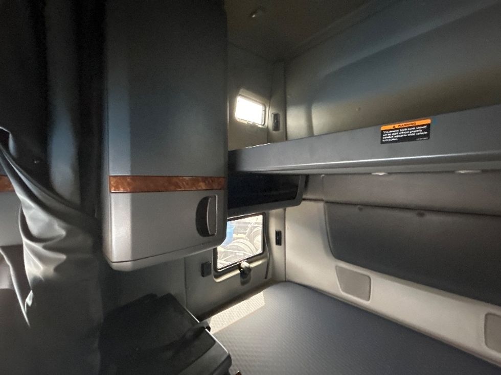 Sleeper Tractor-Heavy Duty Tractors-International-2021-LT625-El Paso-TX-784,603\n\t\tmiles-$ 33,500 - Image 19