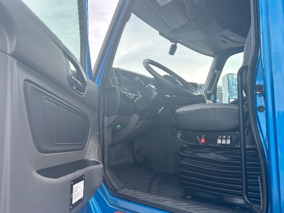 Sleeper Tractor-Heavy Duty Tractors-International-2021-LT625-El Paso-TX-784,603\n\t\tmiles-$ 33,500 - Image 9