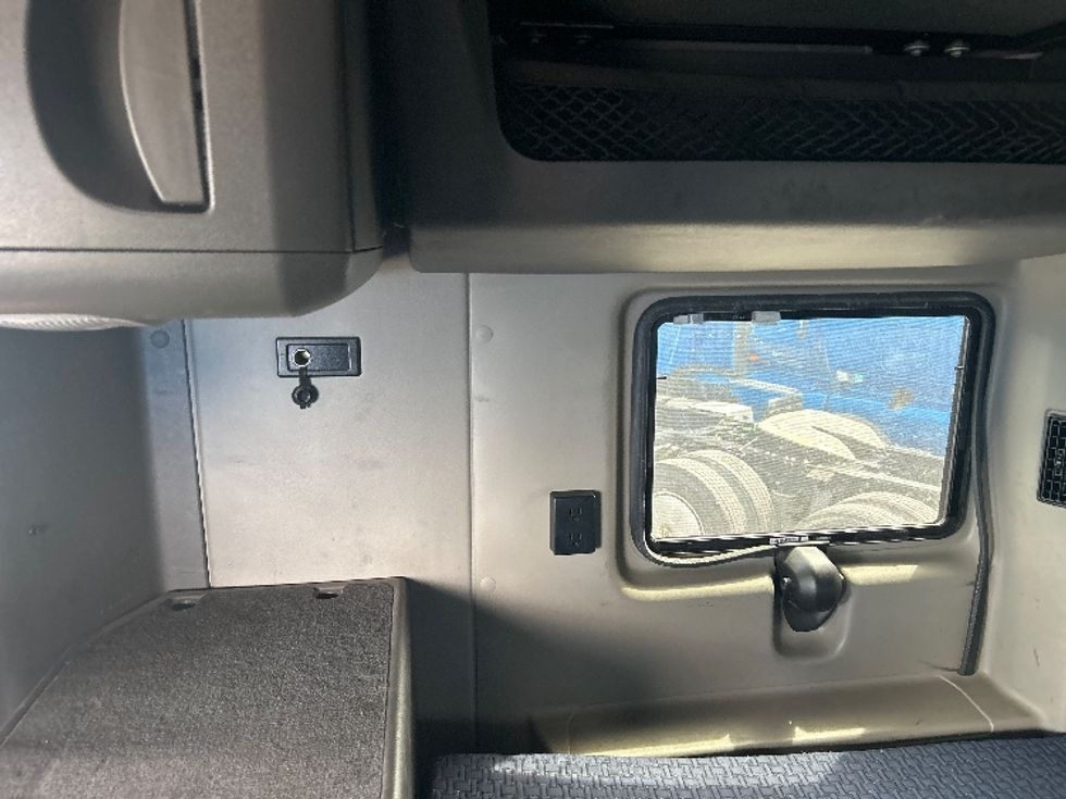 Sleeper Tractor-Heavy Duty Tractors-International-2021-LT625-El Paso-TX-785,028\n\t\tmiles-$ 33,500 - Image 19