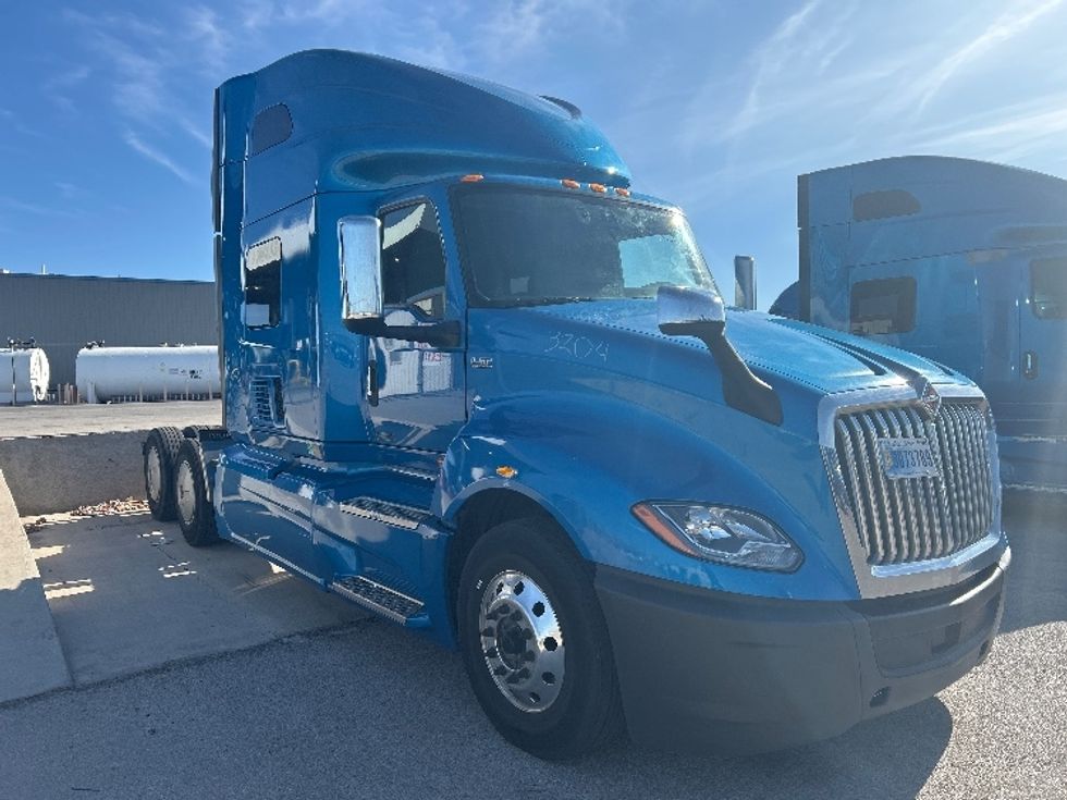 Sleeper Tractor-Heavy Duty Tractors-International-2021-LT625-El Paso-TX-786,304\n\t\tmiles-$ 27,750 - Image 1