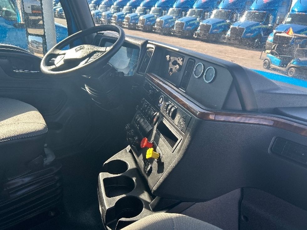 Sleeper Tractor-Heavy Duty Tractors-International-2021-LT625-El Paso-TX-786,304\n\t\tmiles-$ 27,750 - Image 15