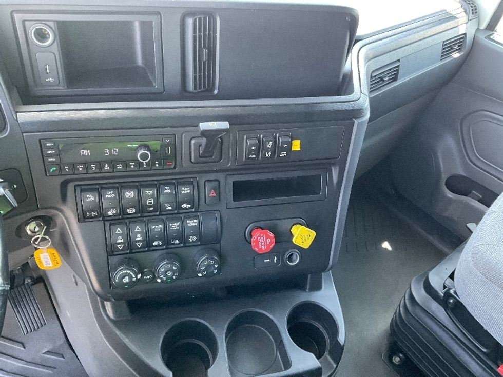 Sleeper Tractor-Heavy Duty Tractors-International-2021-LT625-Flagstaff-AZ-404,189\n\t\tmiles-$ 64,000 - Image 12
