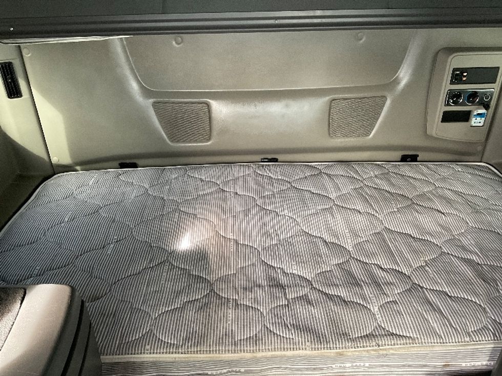 Sleeper Tractor-Heavy Duty Tractors-International-2021-LT625-Fort Smith-AR-318,125\n\t\tmiles-$ 42,750 - Image 16