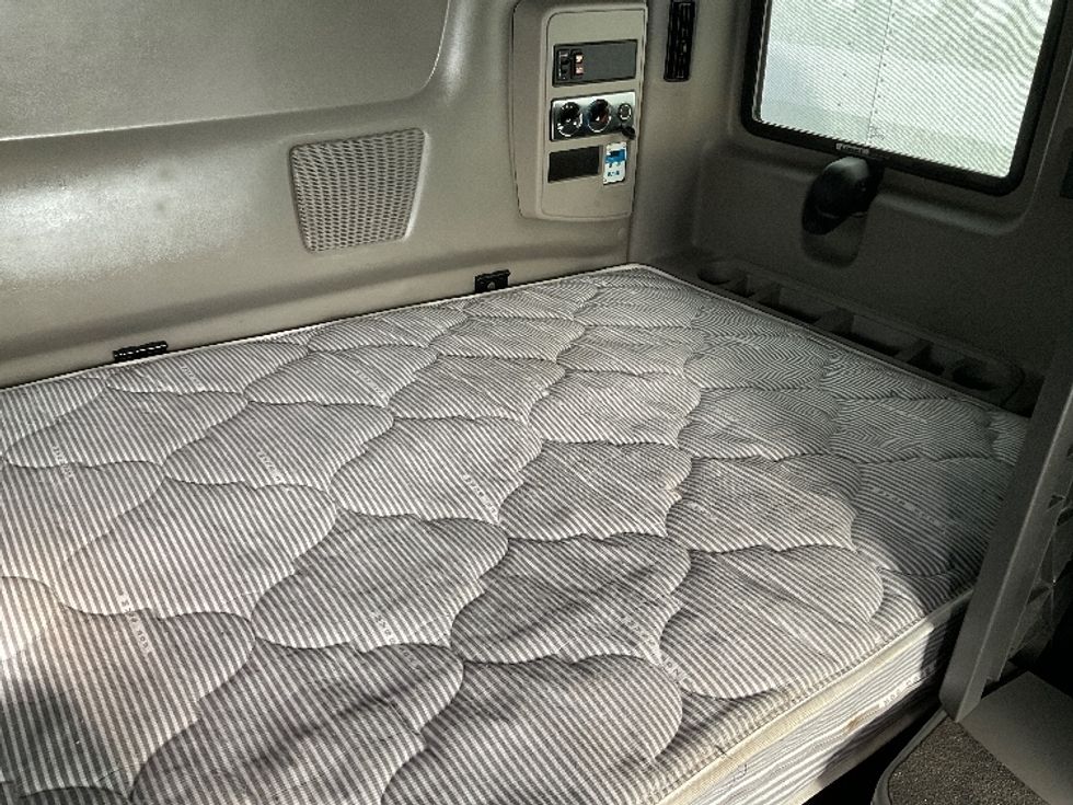 Sleeper Tractor-Heavy Duty Tractors-International-2021-LT625-Fort Smith-AR-318,125\n\t\tmiles-$ 42,750 - Image 17