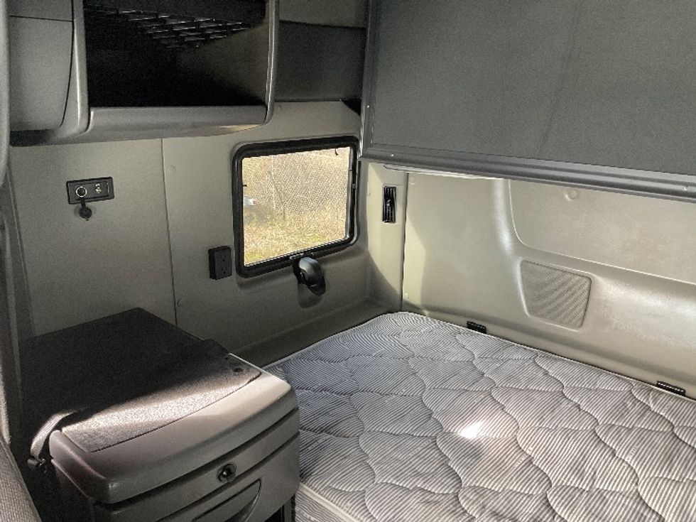 Sleeper Tractor-Heavy Duty Tractors-International-2021-LT625-Fort Smith-AR-318,125\n\t\tmiles-$ 42,750 - Image 19