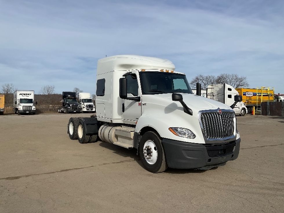Sleeper Tractor-Heavy Duty Tractors-International-2021-LT625-Fort Smith-AR-334,195\n\t\tmiles-$ 34,500 - Image 1