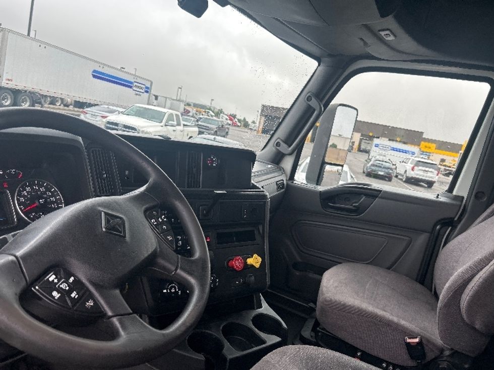 2021 International LT625 LT photo 10