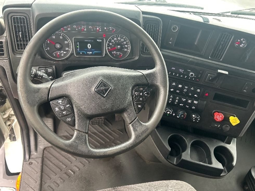 2021 International LT625 LT photo 11
