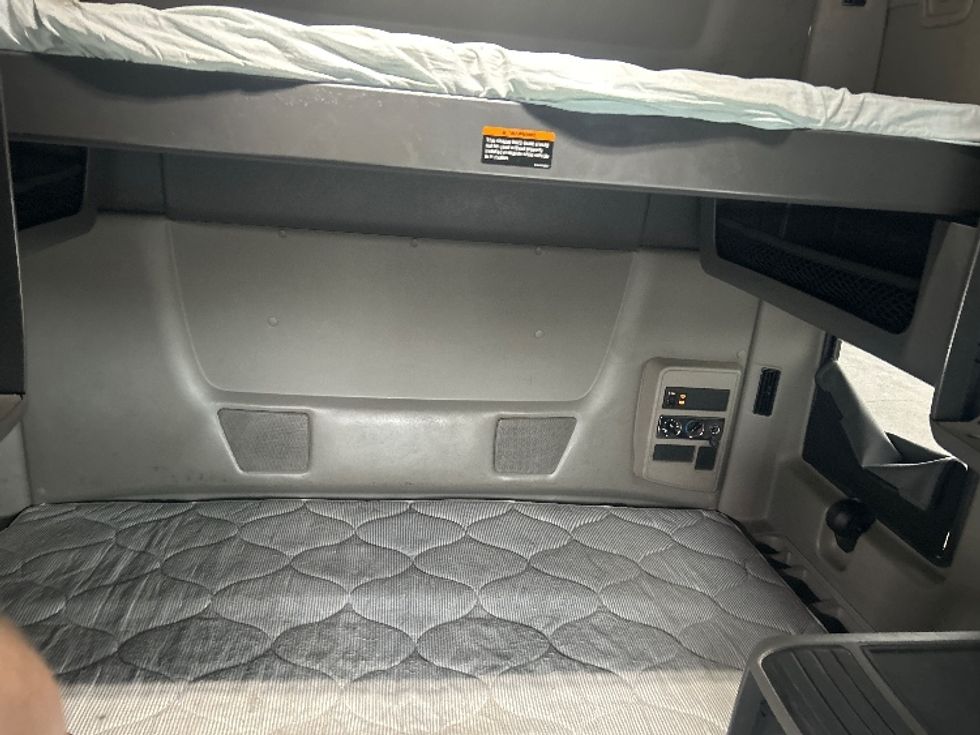 2021 International LT625 LT photo 15