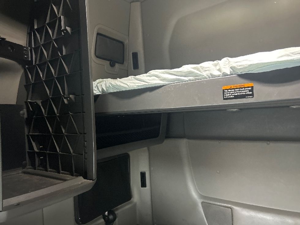 2021 International LT625 LT photo 16
