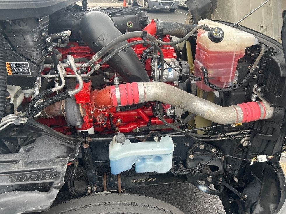 2021 International LT625 LT photo 17
