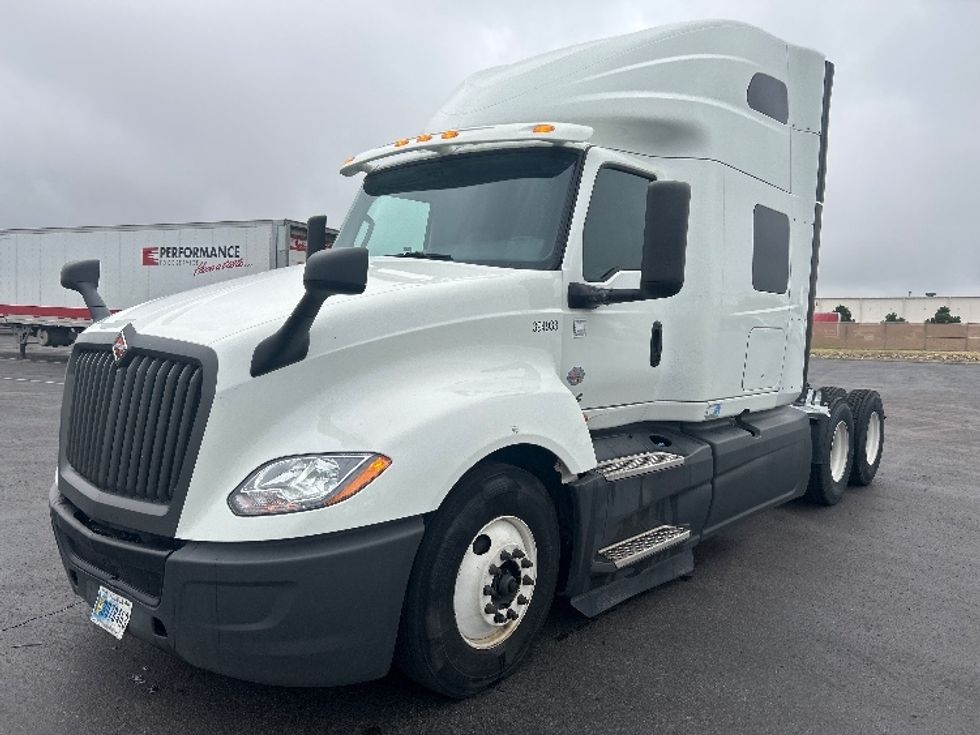 2021 International LT625 LT photo 3