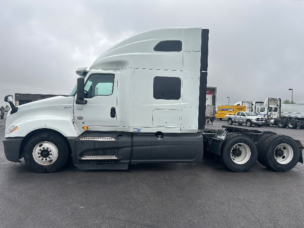 2021 International LT625 LT photo 4