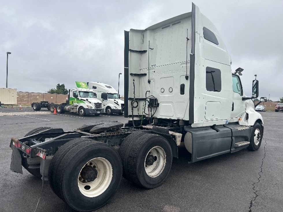 2021 International LT625 LT photo 7