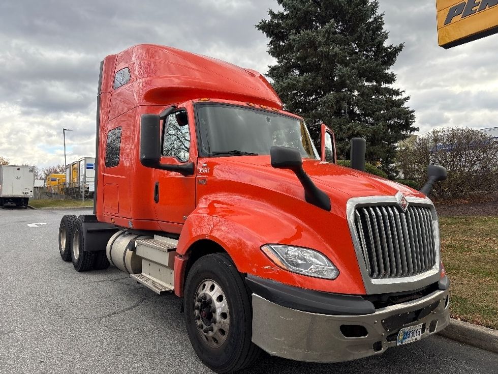 Sleeper Tractor-Heavy Duty Tractors-International-2021-LT625-Hagerstown-MD-432,763\n\t\tmiles-$ 14,000 - Image 1