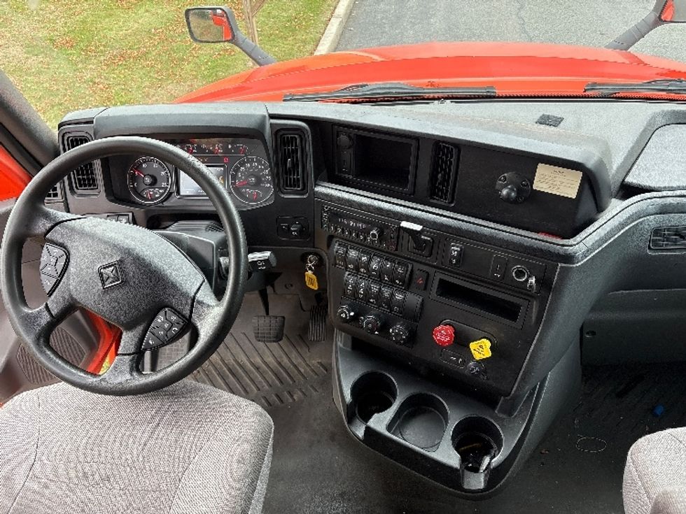 Sleeper Tractor-Heavy Duty Tractors-International-2021-LT625-Hagerstown-MD-432,763\n\t\tmiles-$ 14,000 - Image 11
