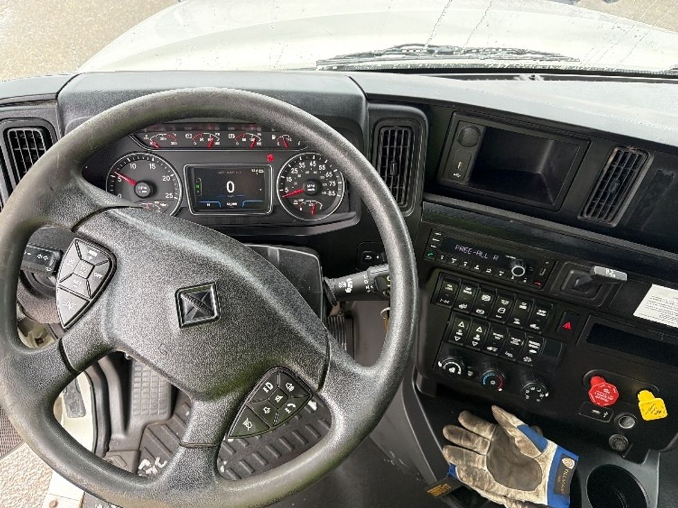Sleeper Tractor-Heavy Duty Tractors-International-2021-LT625-Lansing-MI-522,054\n\t\tmiles-$ 27,750 - Image 11
