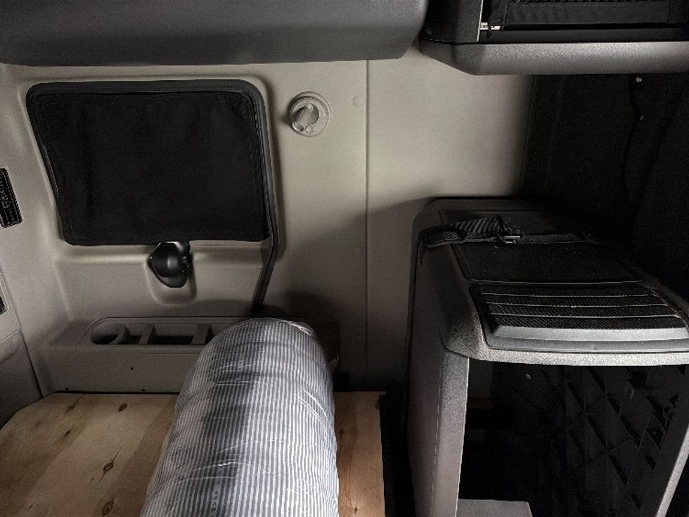 Sleeper Tractor-Heavy Duty Tractors-International-2021-LT625-Lansing-MI-522,054\n\t\tmiles-$ 27,750 - Image 17