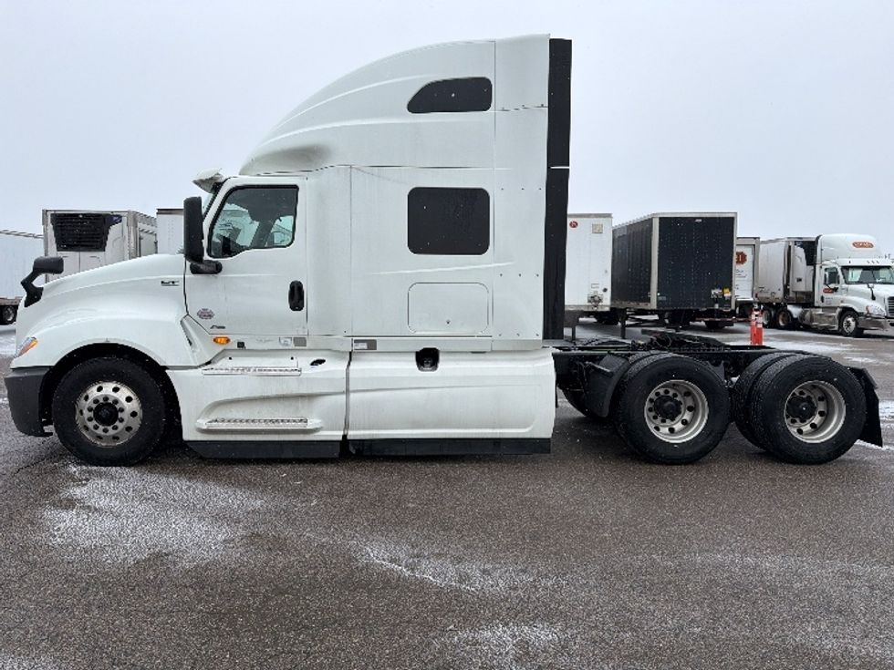 Sleeper Tractor-Heavy Duty Tractors-International-2021-LT625-Lansing-MI-522,054\n\t\tmiles-$ 27,750 - Image 4