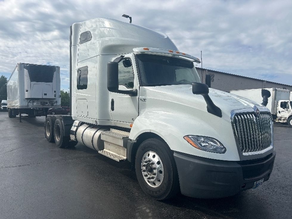 Sleeper Tractor-Heavy Duty Tractors-International-2021-LT625-Louisville-KY-392,158\n\t\tmiles-$ 52,000 - Image 1