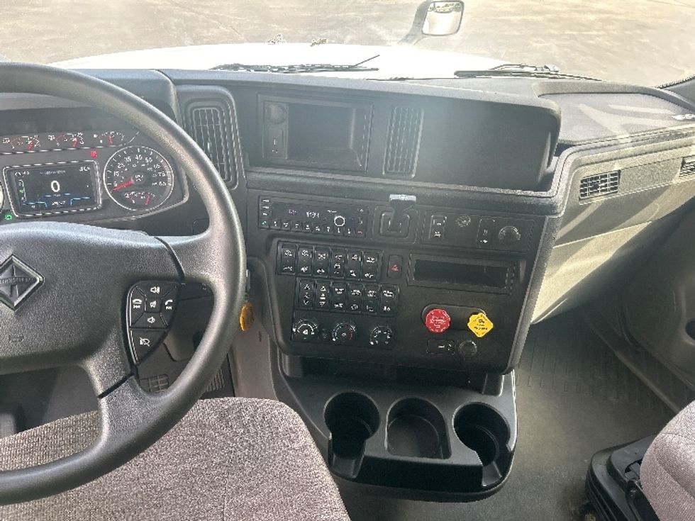 Sleeper Tractor-Heavy Duty Tractors-International-2021-LT625-Louisville-KY-392,158\n\t\tmiles-$ 52,000 - Image 12