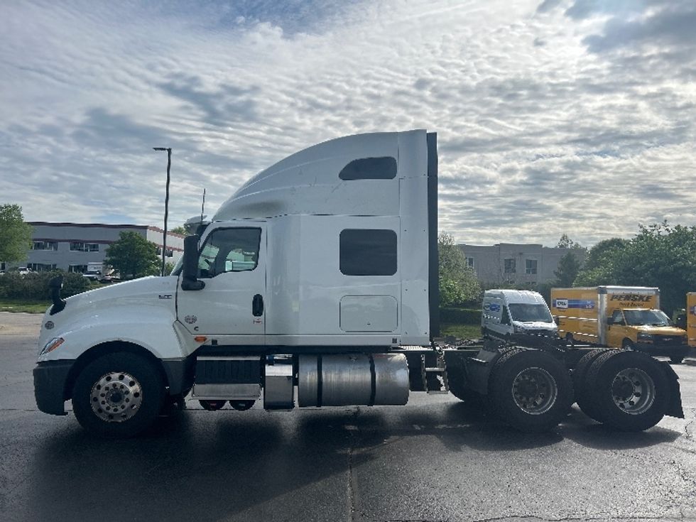 Sleeper Tractor-Heavy Duty Tractors-International-2021-LT625-Louisville-KY-392,158\n\t\tmiles-$ 52,000 - Image 4