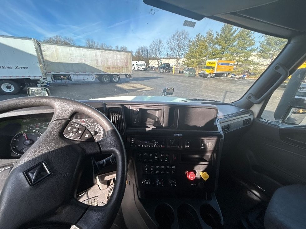 Sleeper Tractor-Heavy Duty Tractors-International-2021-LT625-Louisville-KY-396,852\n\t\tmiles-$ 50,750 - Image 12
