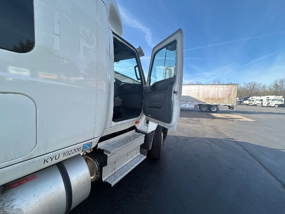 Sleeper Tractor-Heavy Duty Tractors-International-2021-LT625-Louisville-KY-396,852\n\t\tmiles-$ 50,750 - Image 13