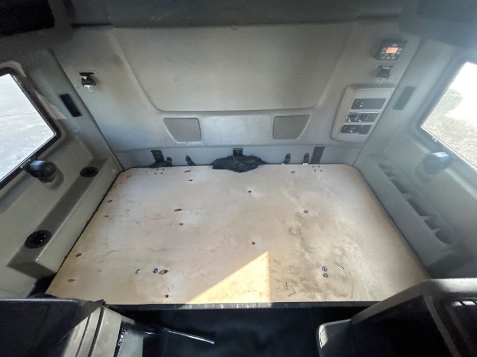 Sleeper Tractor-Heavy Duty Tractors-International-2021-LT625-Louisville-KY-396,852\n\t\tmiles-$ 50,750 - Image 17