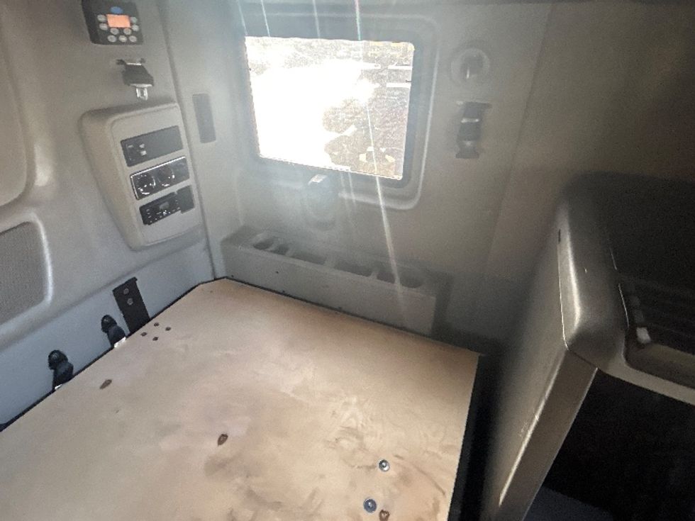 Sleeper Tractor-Heavy Duty Tractors-International-2021-LT625-Louisville-KY-396,852\n\t\tmiles-$ 50,750 - Image 18