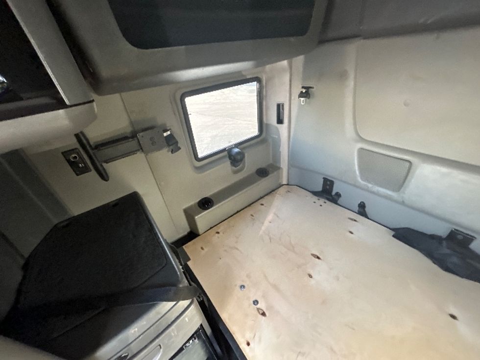 Sleeper Tractor-Heavy Duty Tractors-International-2021-LT625-Louisville-KY-396,852\n\t\tmiles-$ 50,750 - Image 19