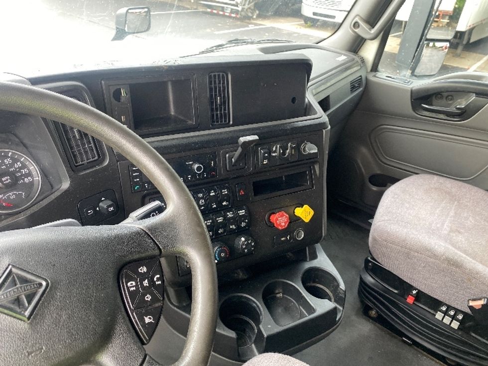 Sleeper Tractor-Heavy Duty Tractors-International-2021-LT625-Louisville-KY-458,010\n\t\tmiles-$ 52,250 - Image 10
