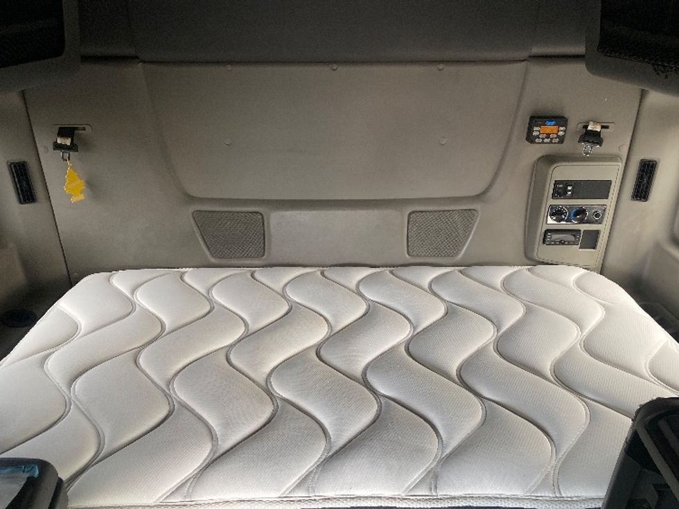 Sleeper Tractor-Heavy Duty Tractors-International-2021-LT625-Louisville-KY-458,010\n\t\tmiles-$ 52,250 - Image 15