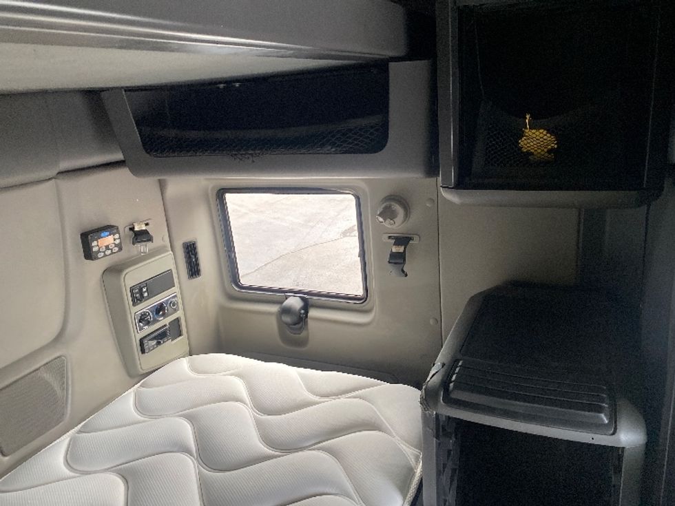 Sleeper Tractor-Heavy Duty Tractors-International-2021-LT625-Louisville-KY-458,010\n\t\tmiles-$ 52,250 - Image 17