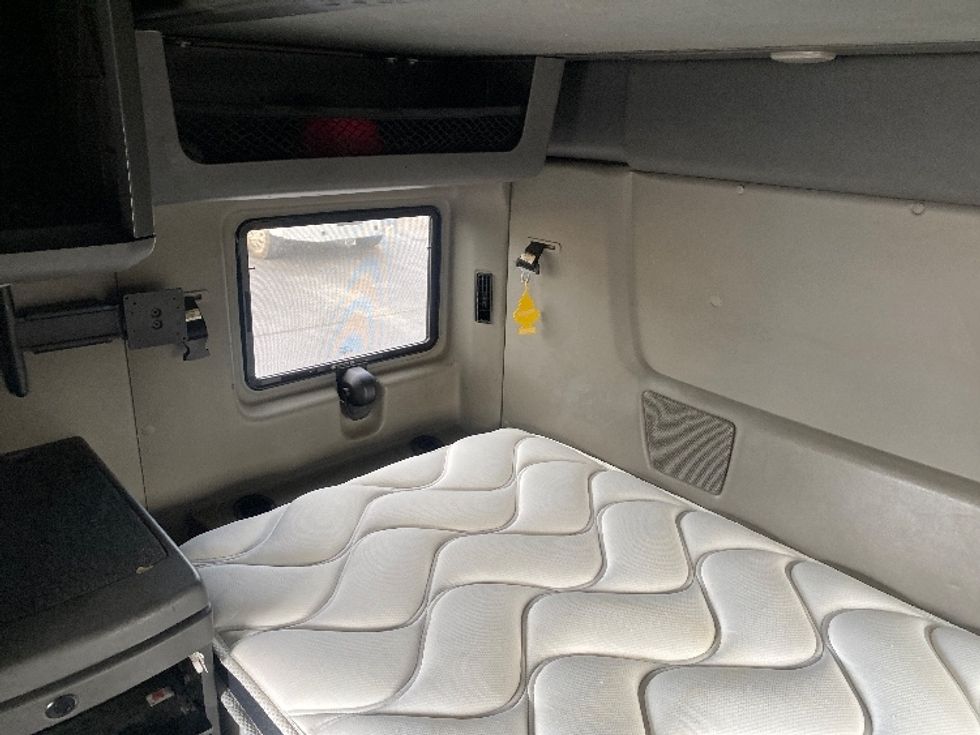 Sleeper Tractor-Heavy Duty Tractors-International-2021-LT625-Louisville-KY-458,010\n\t\tmiles-$ 52,250 - Image 18