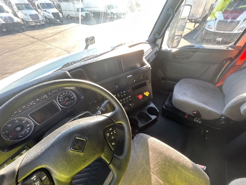 Sleeper Tractor-Heavy Duty Tractors-International-2021-LT625-Louisville-KY-459,131\n\t\tmiles-$ 45,750 - Image 10