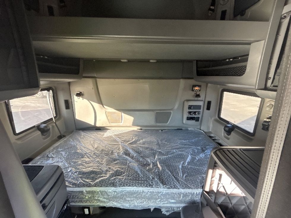 Sleeper Tractor-Heavy Duty Tractors-International-2021-LT625-Louisville-KY-459,131\n\t\tmiles-$ 45,750 - Image 16