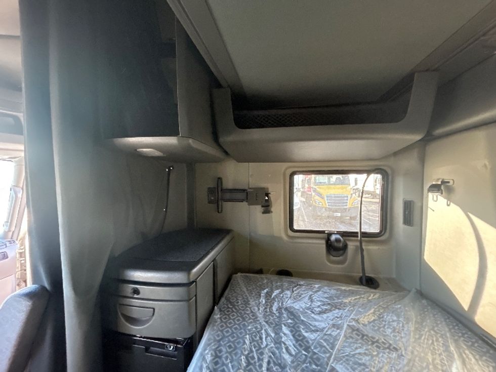 Sleeper Tractor-Heavy Duty Tractors-International-2021-LT625-Louisville-KY-459,131\n\t\tmiles-$ 45,750 - Image 19