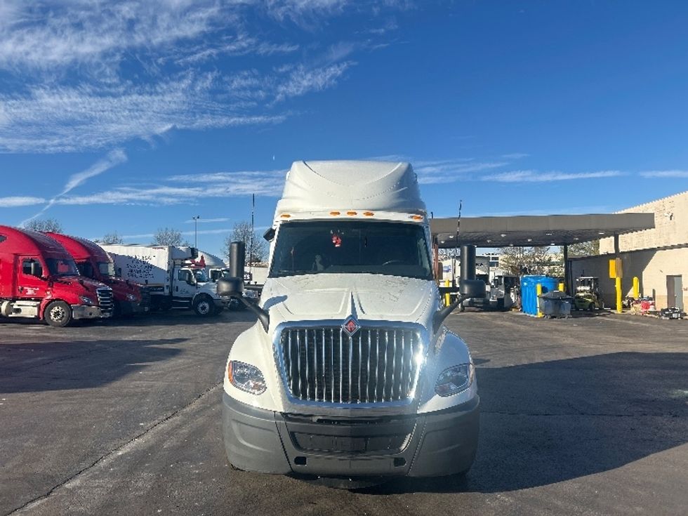 Sleeper Tractor-Heavy Duty Tractors-International-2021-LT625-Louisville-KY-459,131\n\t\tmiles-$ 45,750 - Image 2