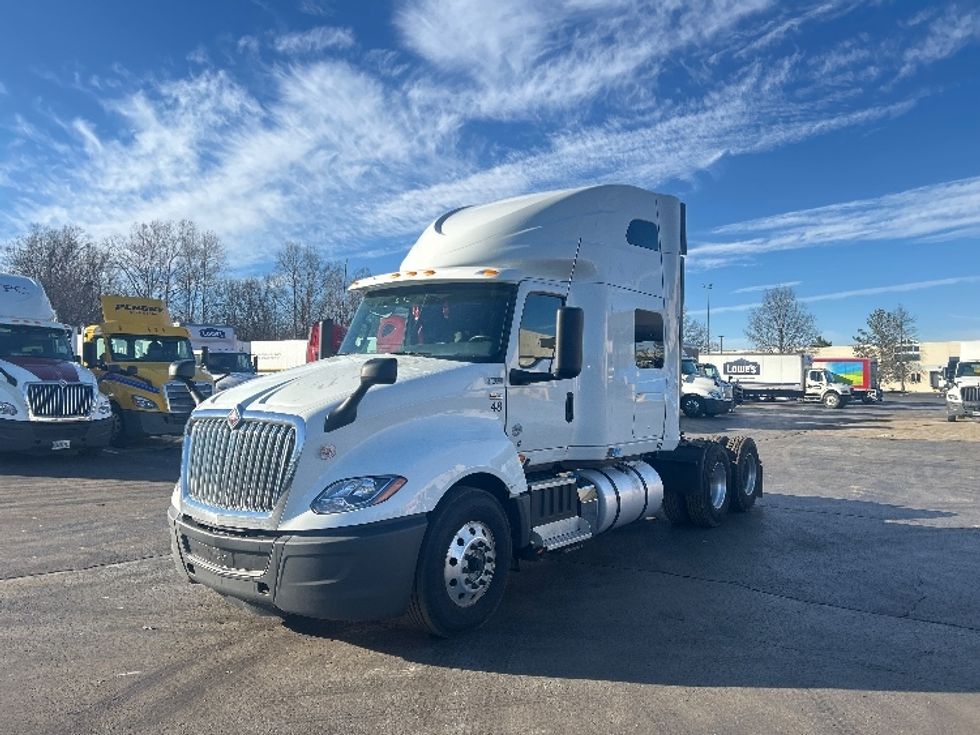Sleeper Tractor-Heavy Duty Tractors-International-2021-LT625-Louisville-KY-459,131\n\t\tmiles-$ 45,750 - Image 3