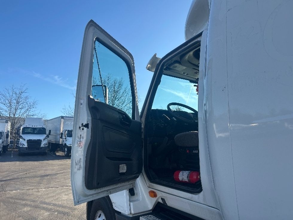 Sleeper Tractor-Heavy Duty Tractors-International-2021-LT625-Louisville-KY-459,131\n\t\tmiles-$ 45,750 - Image 9