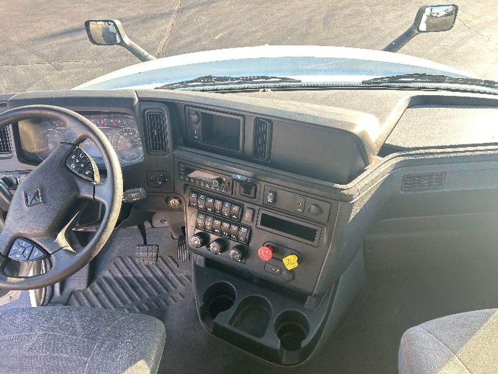 Sleeper Tractor-Heavy Duty Tractors-International-2021-LT625-Louisville-KY-467,020\n\t\tmiles-$ 45,750 - Image 12